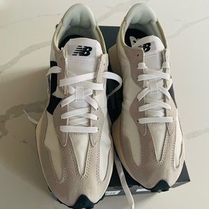 New balance 327 mens brand new size US 9